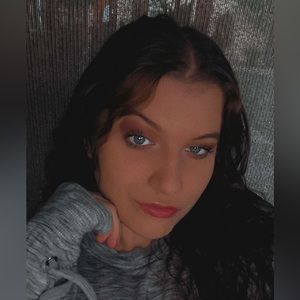 Meet your Posher, Juliette